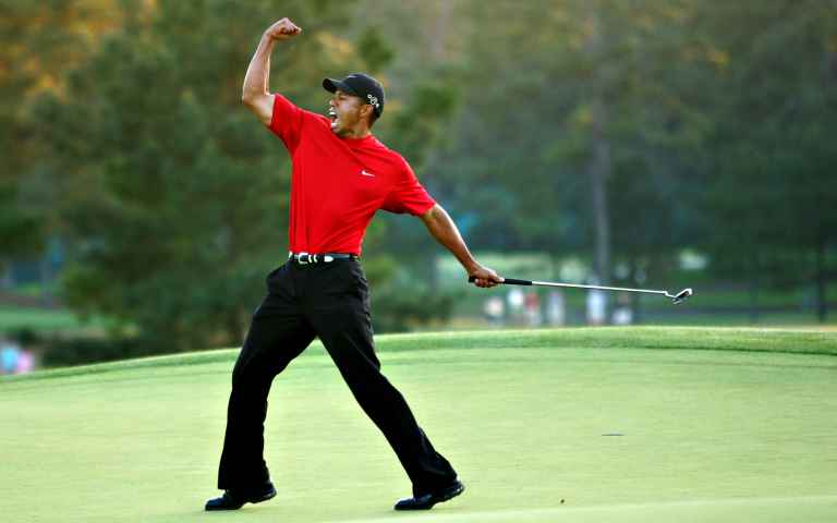 ky-thuat-gat-bong-golf-dinh-cao-cua-huyen-thoai-tiger-woods