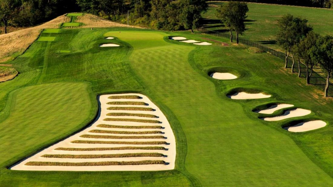 Thiết kế Bunker ở giữa green hố 6 của sân golf Riviera Country Club