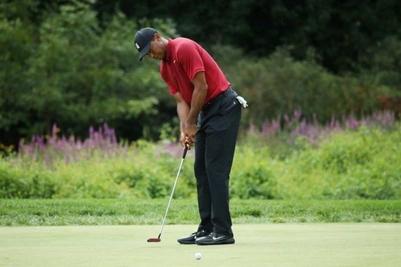 Tư thế khởi động với gậy golf