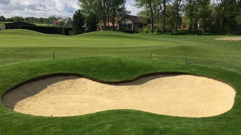 Các hình thức xử phạt và lợi ích của luật golf bẫy cát và bẫy nước mới