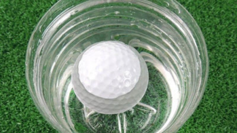 Nên dùng bóng golf chìm hay bóng golf nổi khi nào?